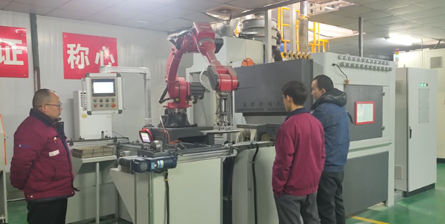 汕头喷砂机在模具清理中的专业应用